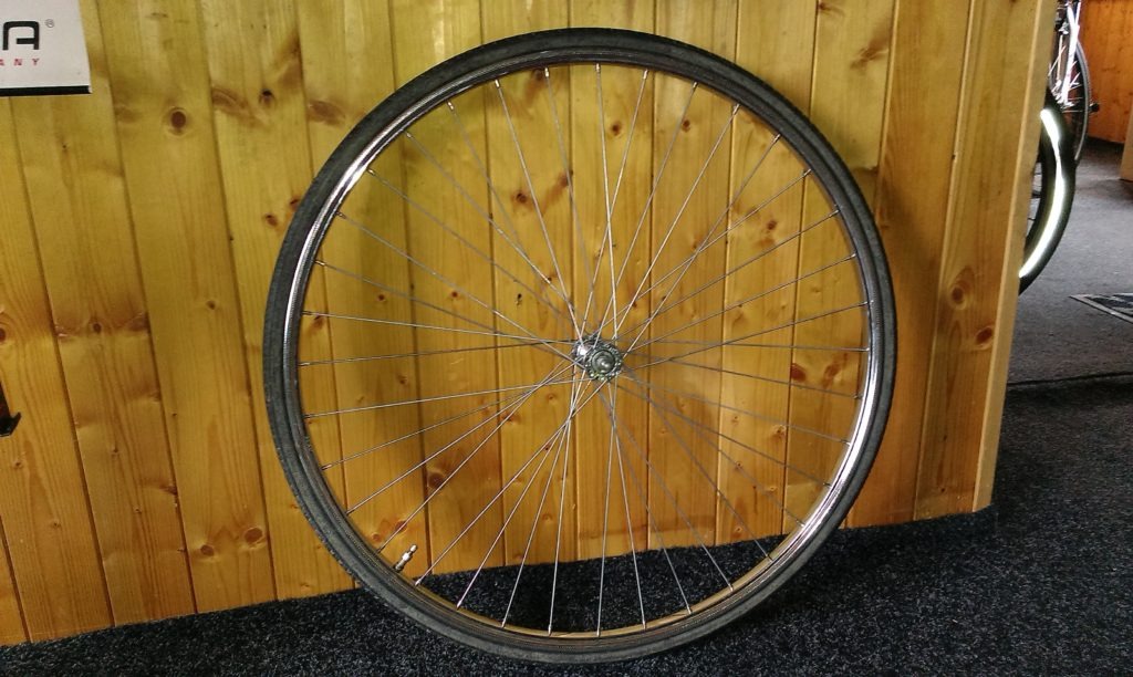 Přední kolo Eska z 80tých let rozměr 622
